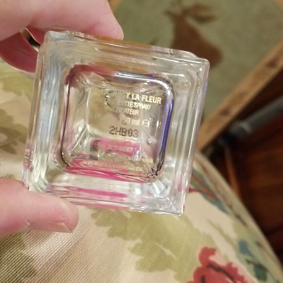 Elegant Pink Floral Perfume Bottle With Viva La Juicy Spray!!! - Picture 3 of 5